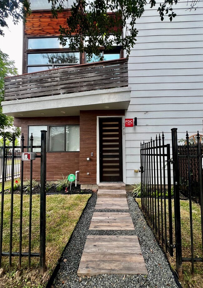 Photo - 3218 Crawford St