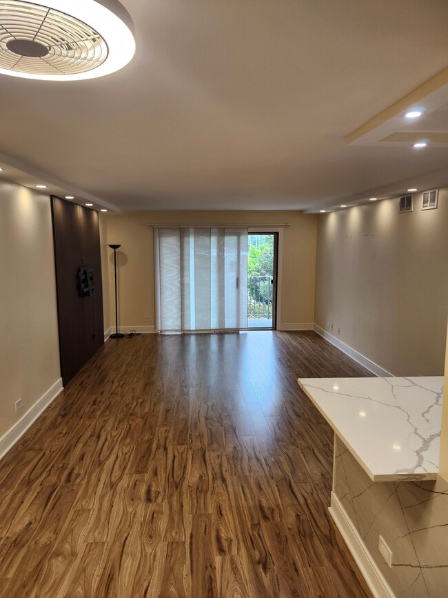 Building Photo - 6540 W Irving Park Rd Unit Apt 309