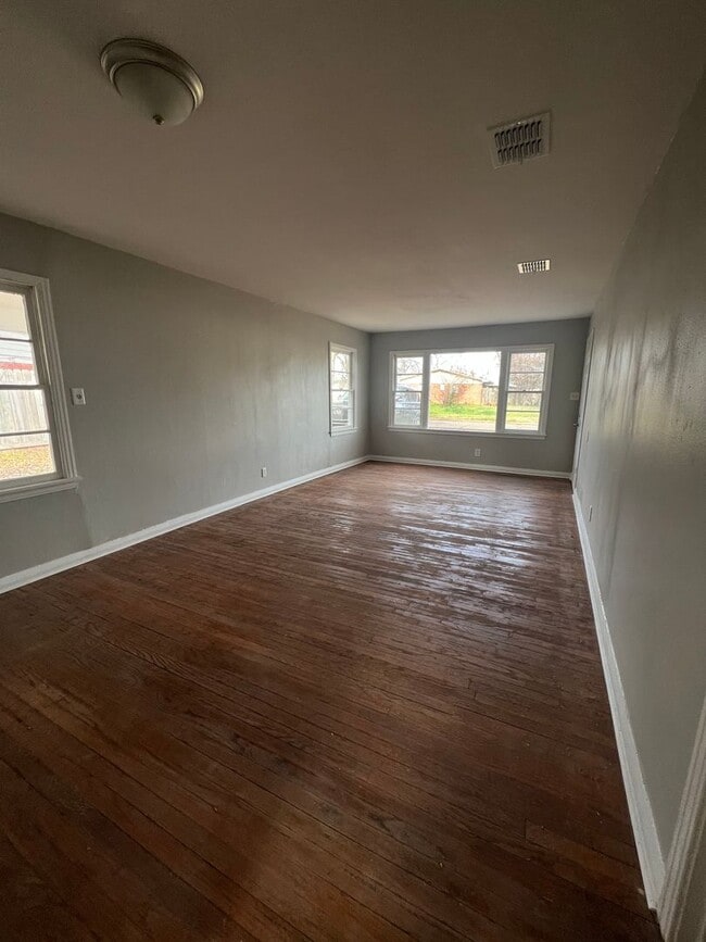 Photo - Section 8 Accepted!  MOVE IN Ready! 1/2 Of...