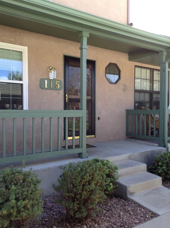 Updated D20 Townhome in Rockrimmon - Updated D20 Townhome in Rockrimmon