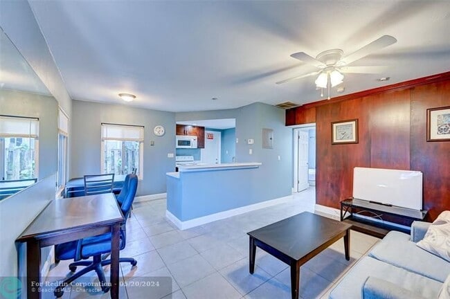 Building Photo - 109 SE 11th Ave Unit 1 Rental