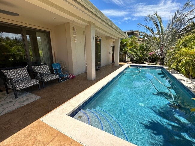 Building Photo - Luxury Living at the Edge of S. Kihei Bordering Wailea!