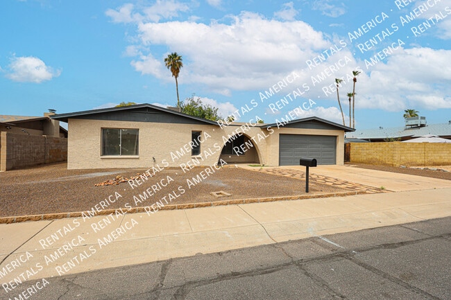Photo - 10642 N 47th Dr House