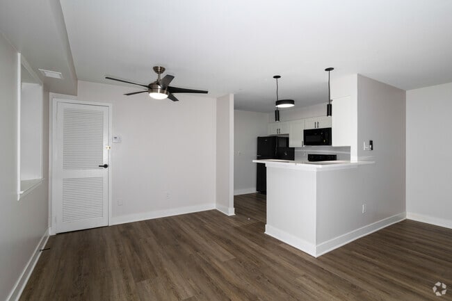 2BR, 2BA - 1,100SF - Dining Room