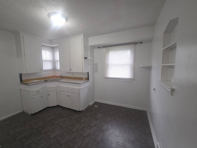 Photo - 18699 Shaftsbury Ave