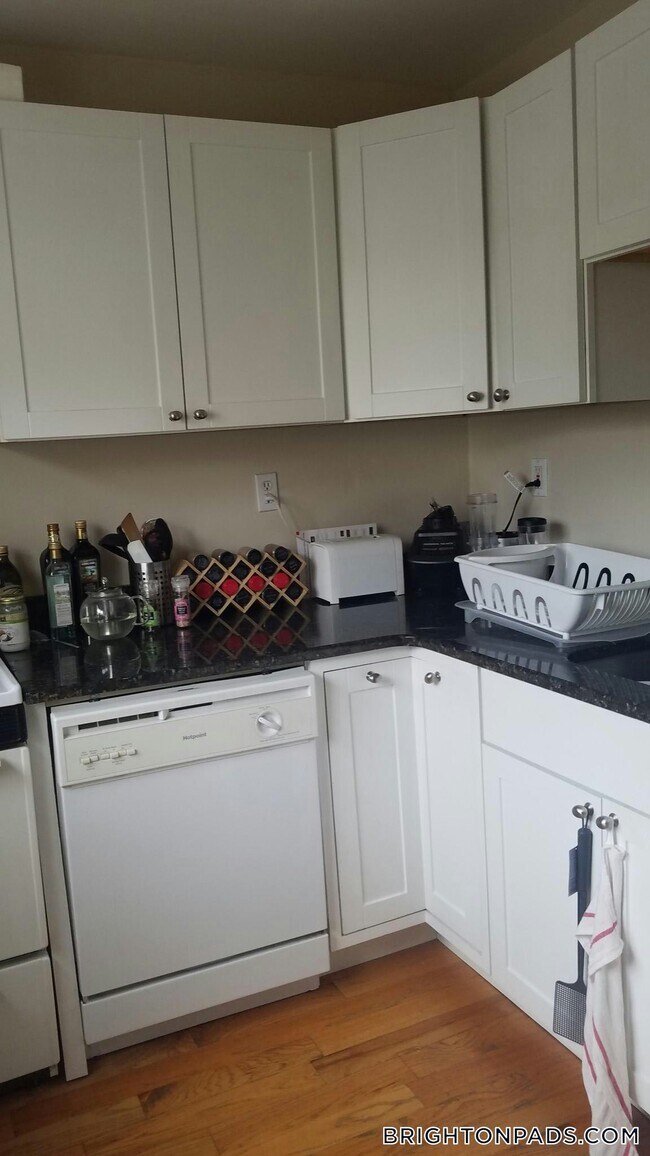 61 Selkirk Rd Unit 3