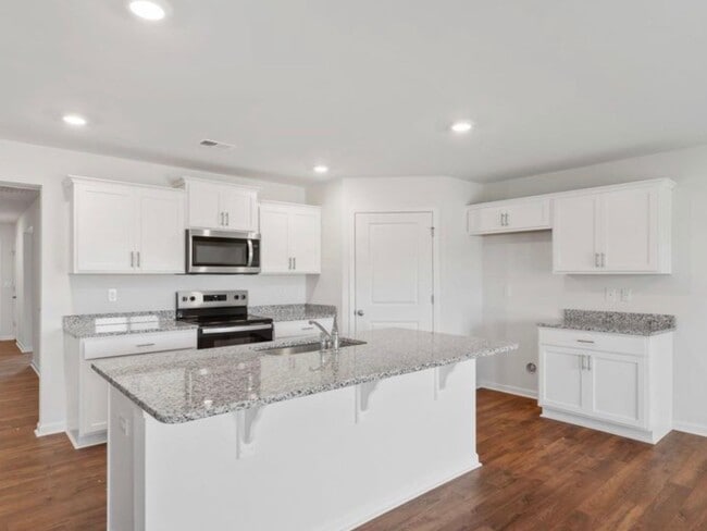 Photo - 605 Palmerston Dr