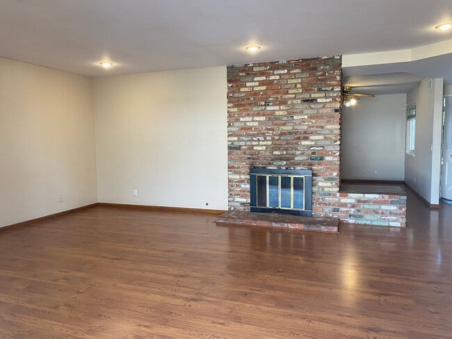 Photo - Beautiful 3 bedroom home with pool in Fountain Valley