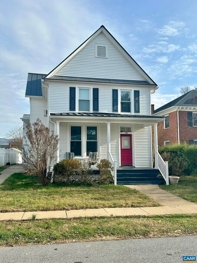 Building Photo - 520 Pine Ave Unit 1