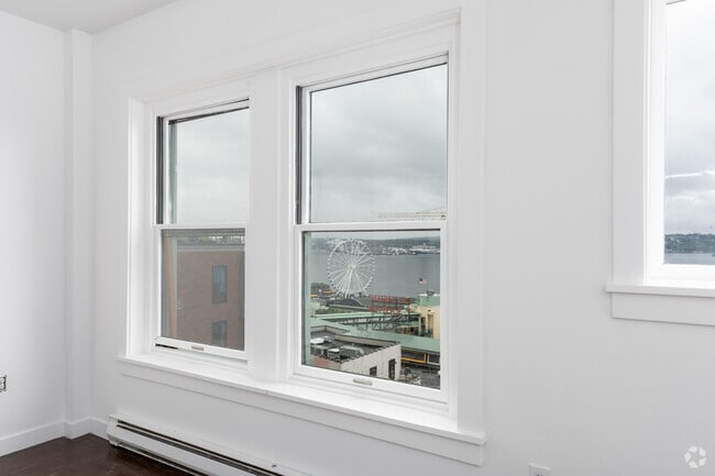 2BD, 1BA - 955SF