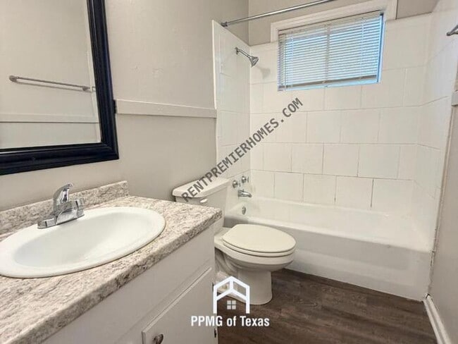 Building Photo - 19 Ivy Dr