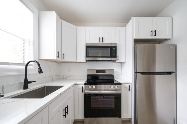 Photo - Elmgrove Ave Unit 124 - 2L