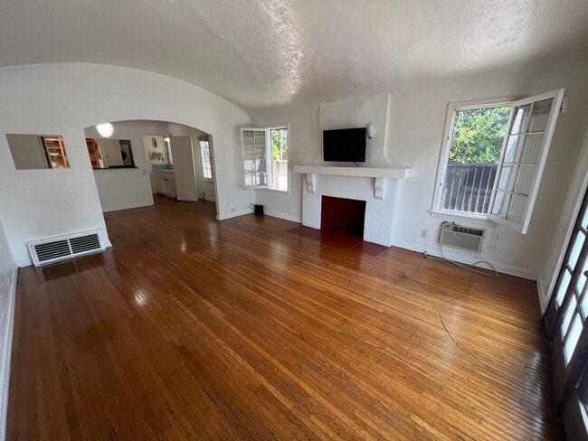 Photo - 533 N Alta Vista Blvd