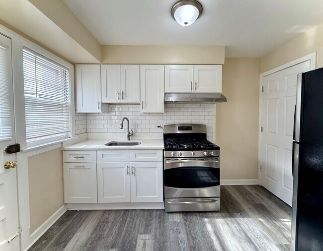 Photo - HOME SWEET HOME! 2 Bed / 1 Bath Townhome Available in Oak Park!