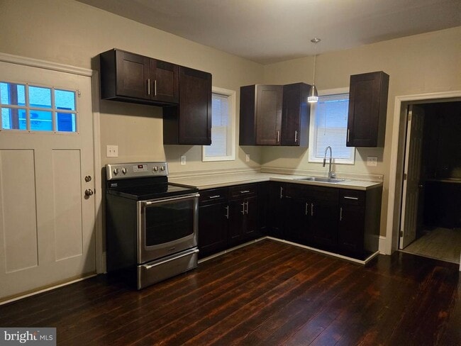 Building Photo - 20 S Chestnut St Rental