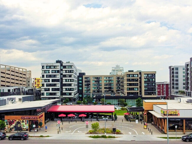 Tiendas, restaurantes, bares y entretenimiento de Colorado 9th+