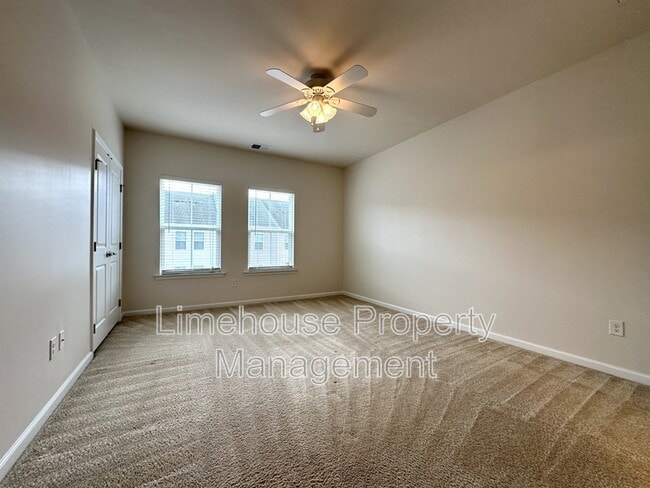 Photo - 504 Sloane St