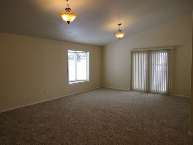 Photo - 5 Bed/ 3 Bath/ 3 Car Garage Gorgeous Executive Home in Coveted Castlewood Subdivision