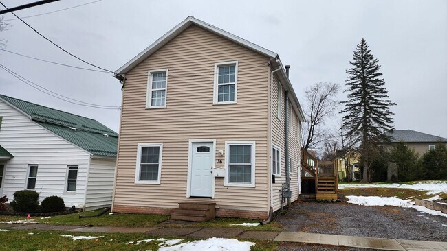 Building Photo - Beautifully Remodeled Duplex in the Villag... Unit Lower Apartment
