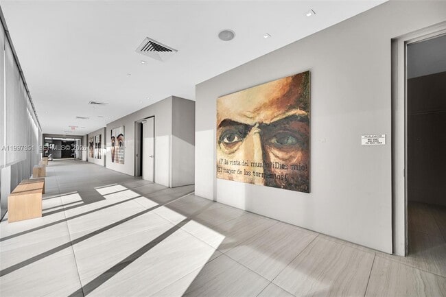 Photo - 460 NE 28th St Unidad 2908