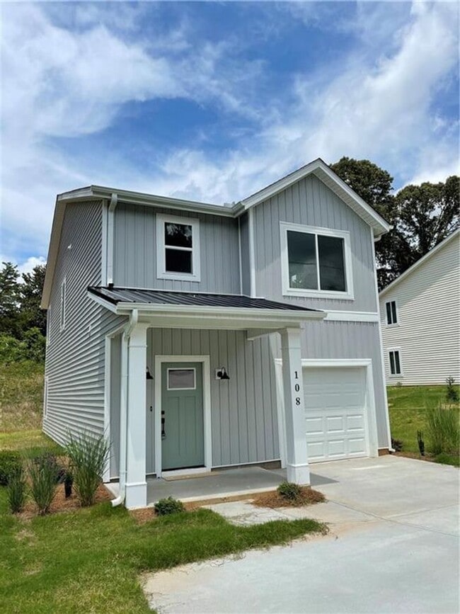 Photo - Single Family Home in Seneca!