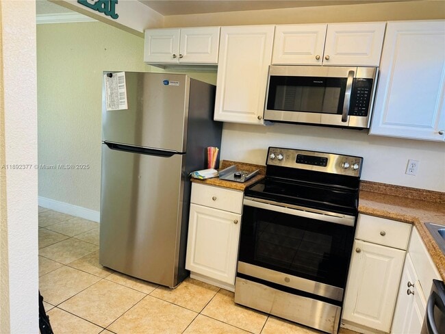 Building Photo - 8110 Sunrise Lakes Blvd Unit 109