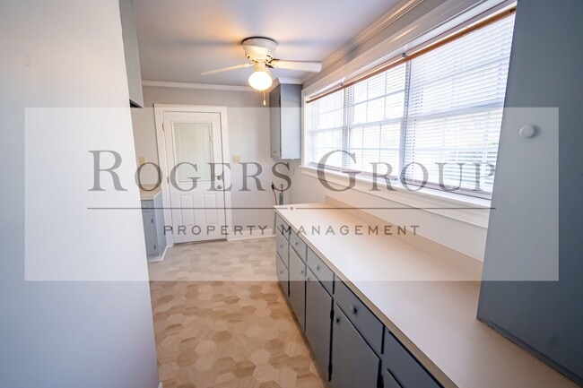 Photo - 305 White Oak Dr