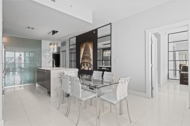 Photo - 900 Biscayne Blvd Unidad 2408