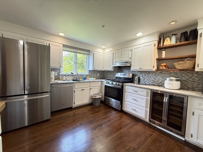 Photo - 26 Hammond Pond Pkwy