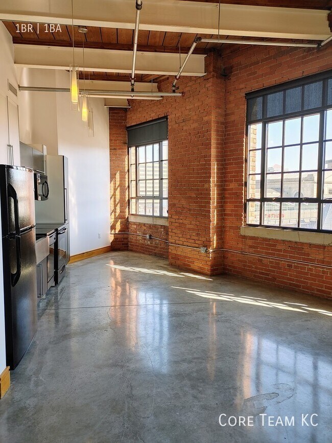 One bedroom loft in the Crossroads! - One bedroom loft in the Crossroads! Unit 607