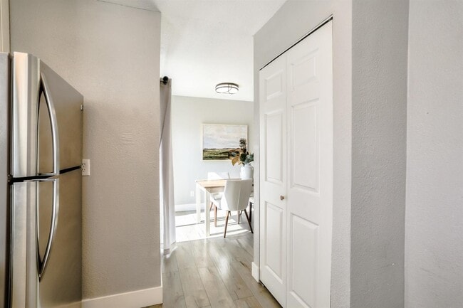 Building Photo - 5997 Bamford Dr