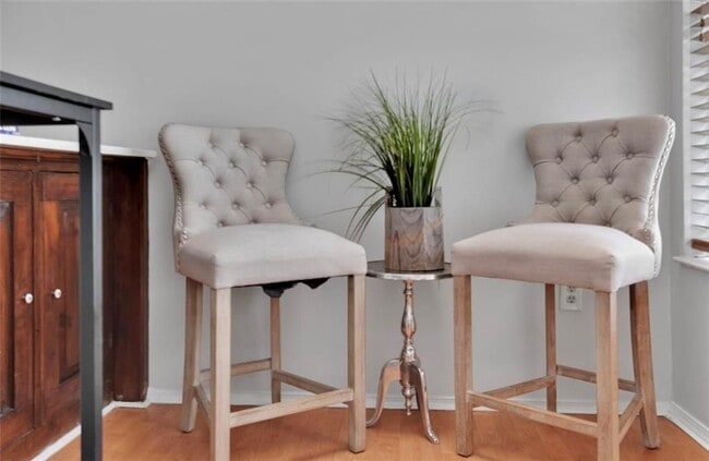 Photo - 2411 Huntingdon, 2411