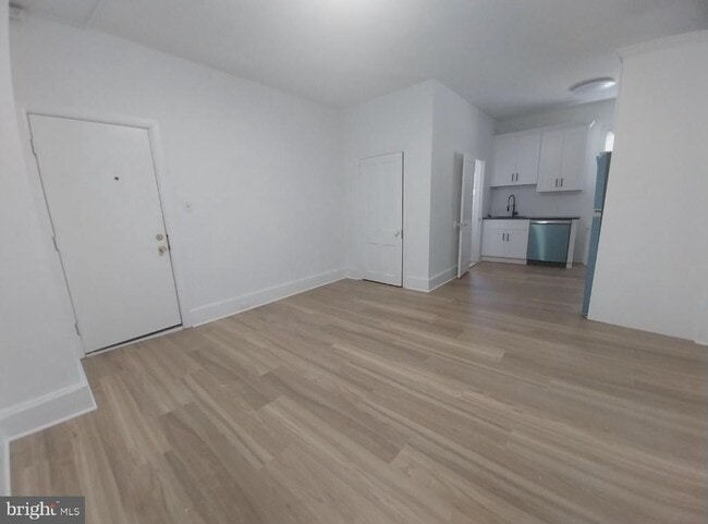 Building Photo - 1 N Main St Unit 2R