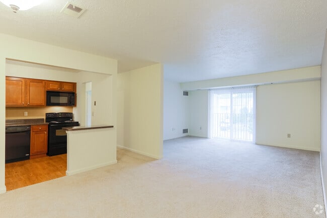 1BR, 2BA W/Den - 1059SF