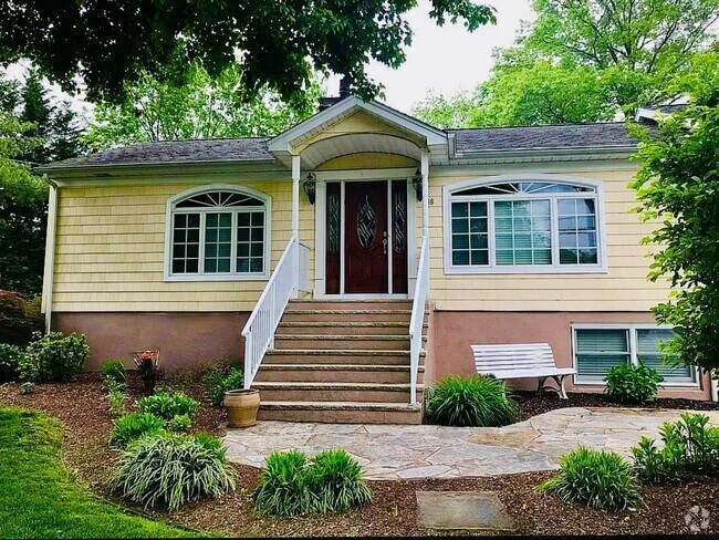 Building Photo - 18 Adele Rd Rental