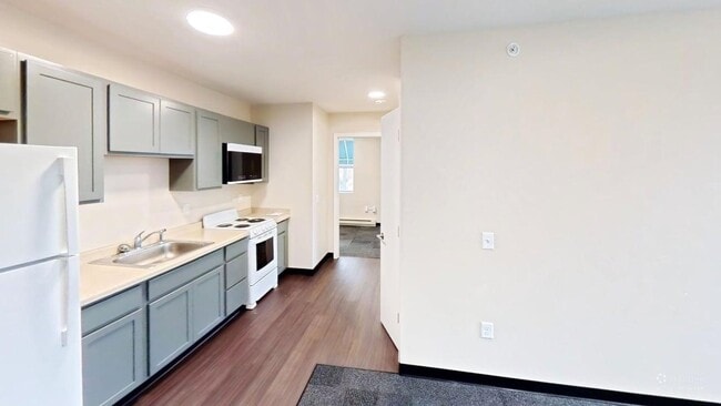 1605 Schmedeman Ave Unit 200