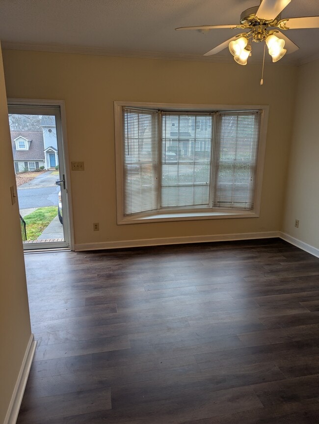 Den - 322 Woodburn Creek Rd