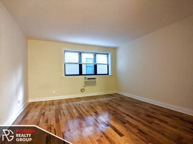 Photo - 555 W Arlington Pl Unit 306