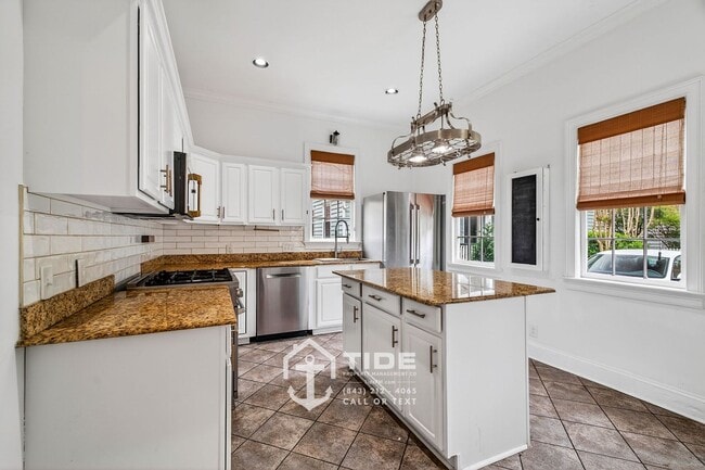 Building Photo - Walkable Downtown Living