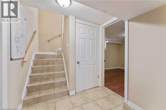 Photo - 864 Upper Ottawa St