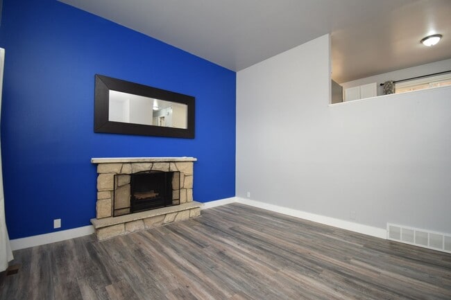 Photo - Comfortable Kearns 4-Bed Home with Spacious layout & Private Yard