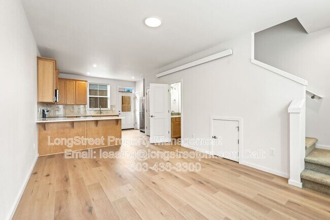 Photo - 658 NE Mason St