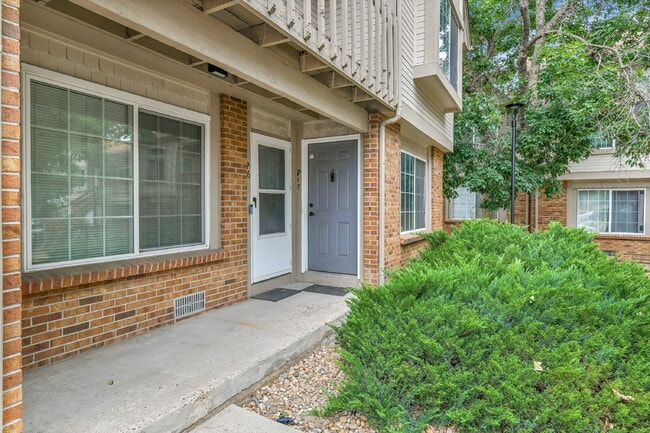 Building Photo - $1,800 - 2 Bed, 2.5 Bath End Unit #P17