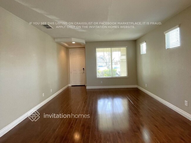 465 Elmwood Ct