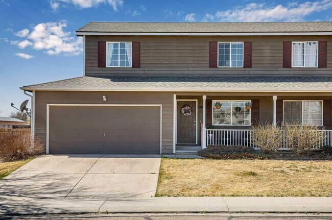 Photo - 3 bedroom, 1.5 Bath Townhome, Available Early June!