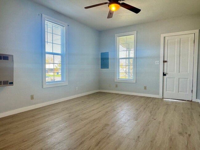 Photo - 312 E Electric St