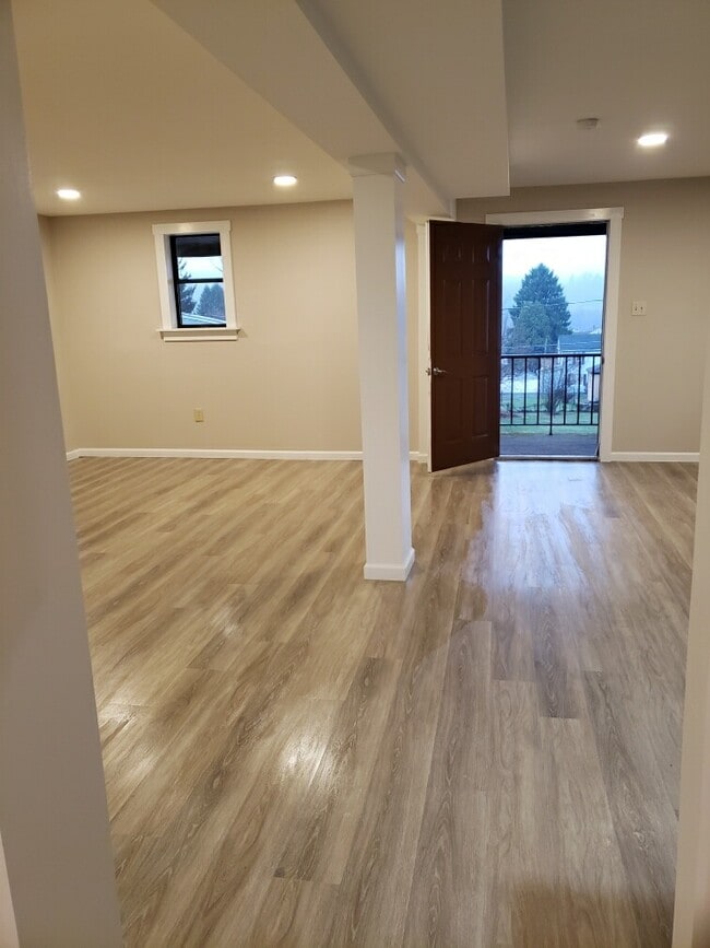 Photo - 107 W Biddle St