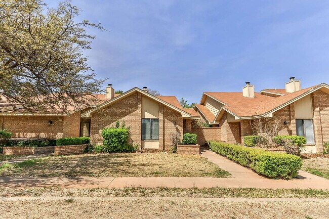 Upscale Townhouse in Great Area - Upscale Townhouse in Great Area