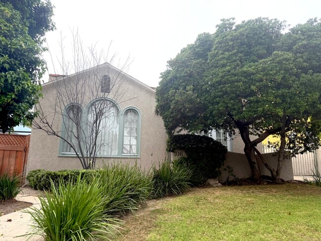 Building Photo - 1063 S Citrus Ave Unit 1063