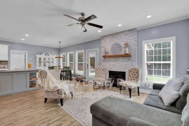 Photo - 828 Windsor Oak Cir